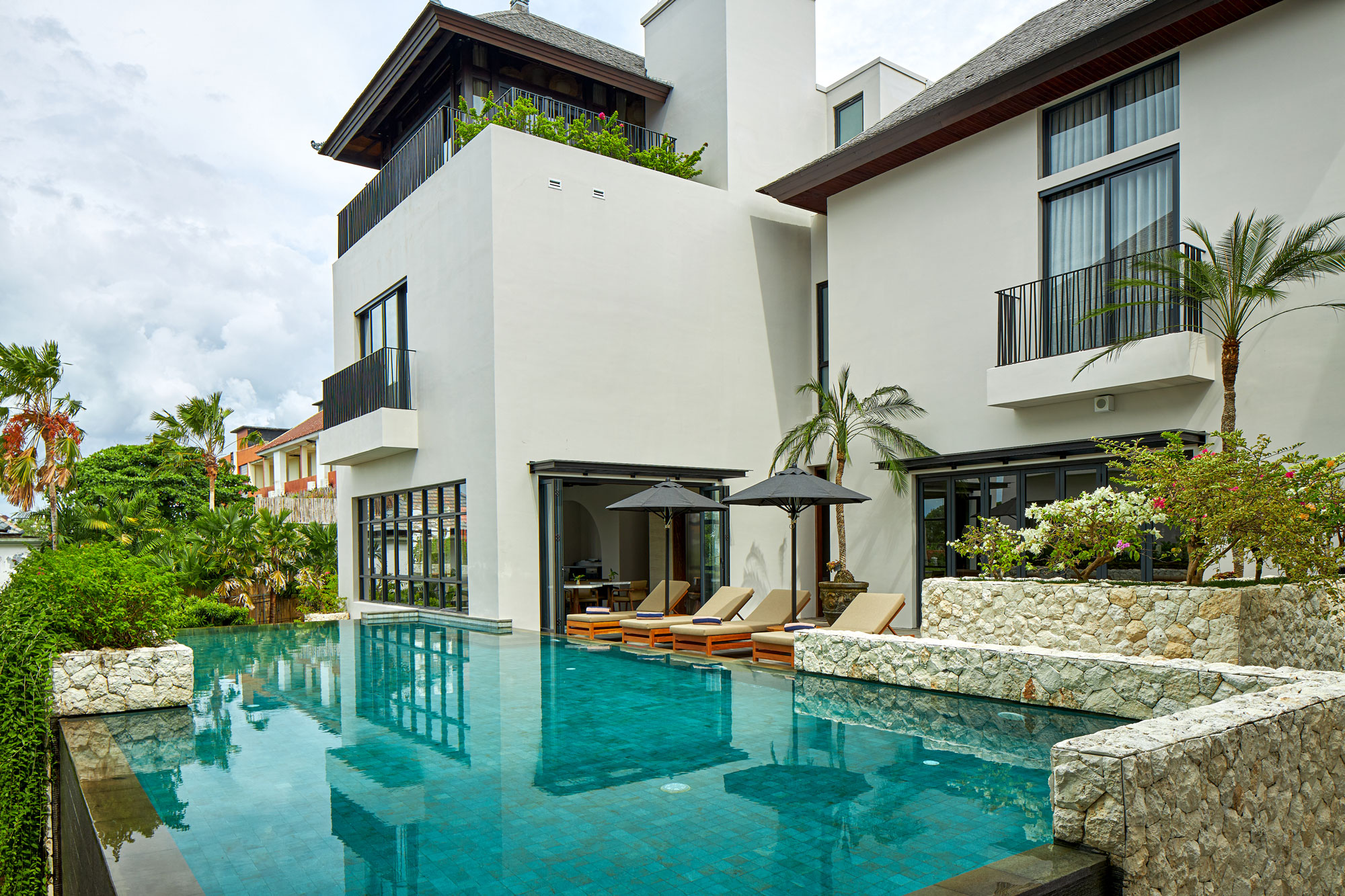 Aahana Villagae Bali pool
